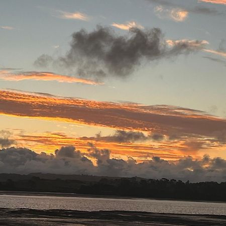 Absolute Waterfront Serenity Near Auckland Clarks Beach Экстерьер фото